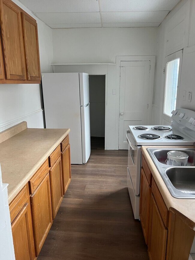 Building Photo - Three Bedroom Home In York City Schools