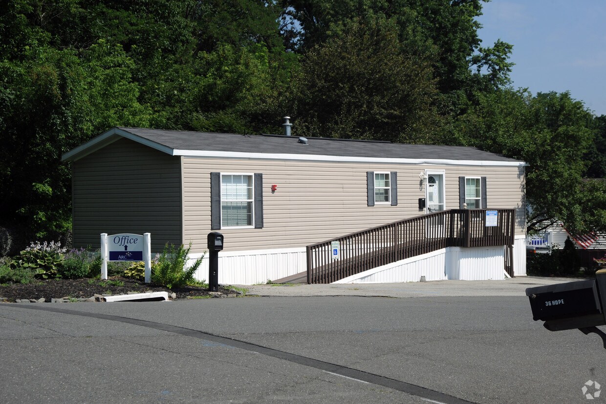 Spring Valley Mobile Village Apartments in Nanuet, NY