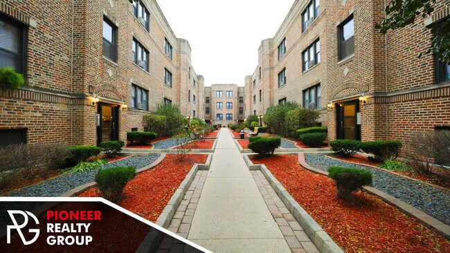 Building Photo - 3726 N Pine Grove Ave