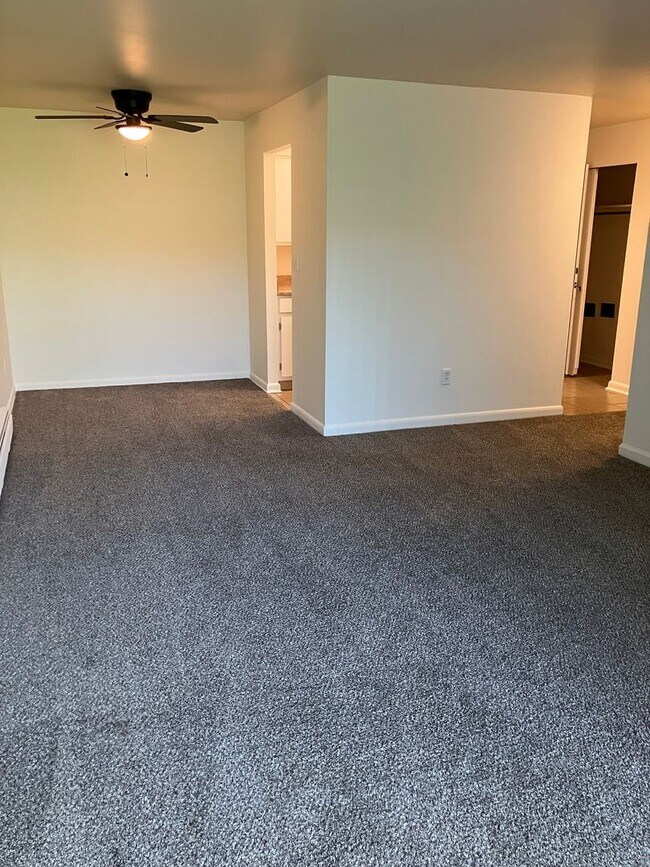 Building Photo - 1459 Henley Rd