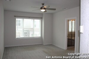 Foto del edificio - 5843 Whitby Rd