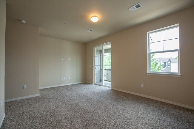 Building Photo - 3038 County Fair Lane #4