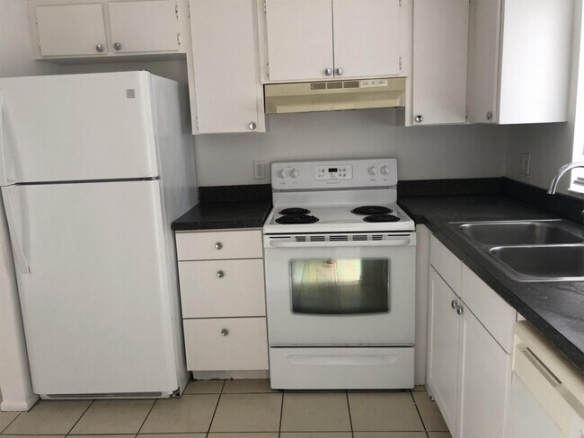 Foto del edificio - 2340 Maple Ave