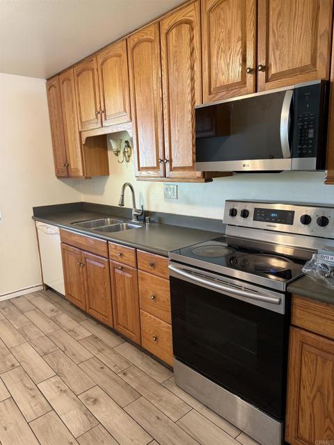 Building Photo - 7069 Russan Ln