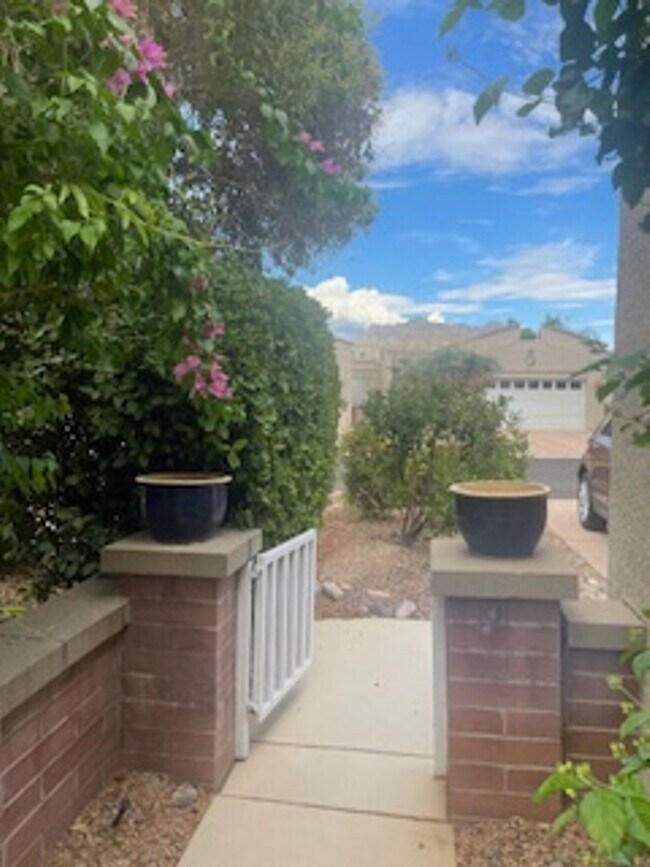 Foto del edificio - Tucson National Fully Furnished Home on the Golf Course