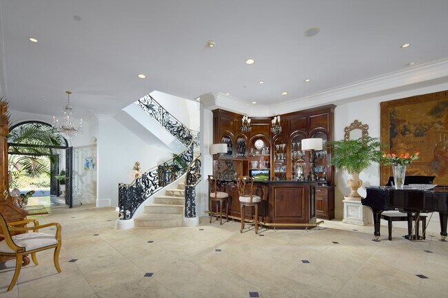 Building Photo - 18 Breakers Isle