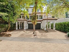 Building Photo - 122 NE 16th Terrace