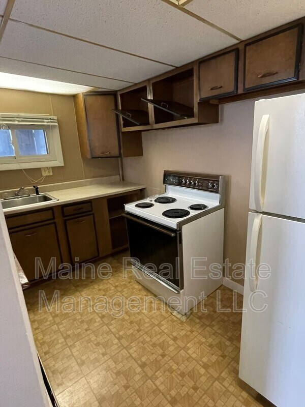 28 Halifax St Unit Apt. 1, Winslow, ME 04901 Condo for Rent in