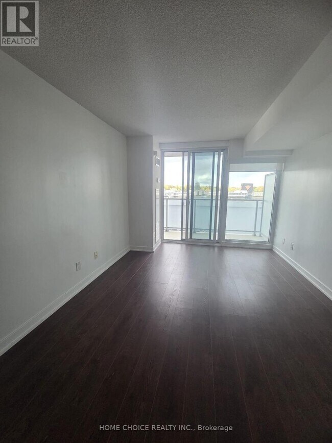 Photo du bâtiment - 72 Esther Shiner Blvd