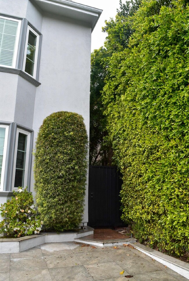 Foto del edificio - 213 N Oakhurst Dr