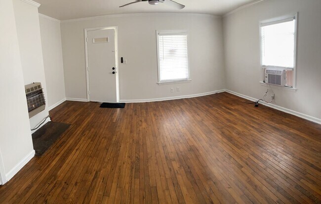 Foto del edificio - ! This charming one-bedroom oasis is now available, and it comes with a fantastic 2-year lease. D...