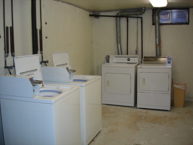 Building Photo - 2204 Camelot Ct