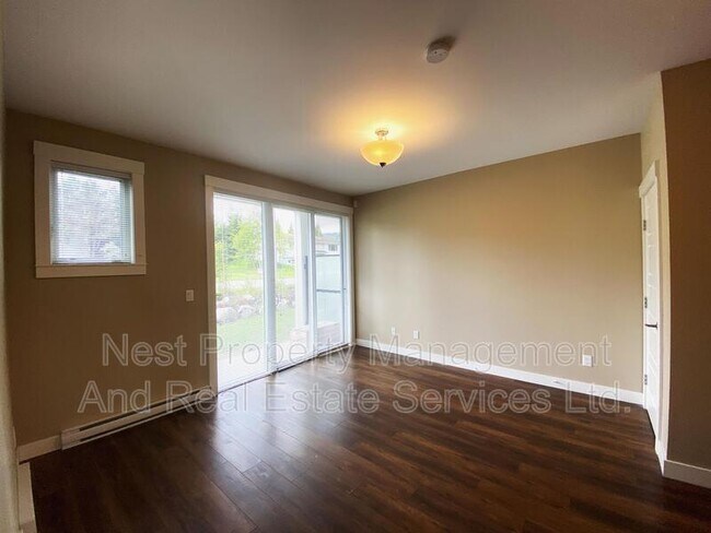 Photo du bâtiment - 110-110 Baxter Ave