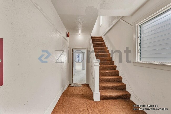 Building Photo - 1323 Leavenworth St