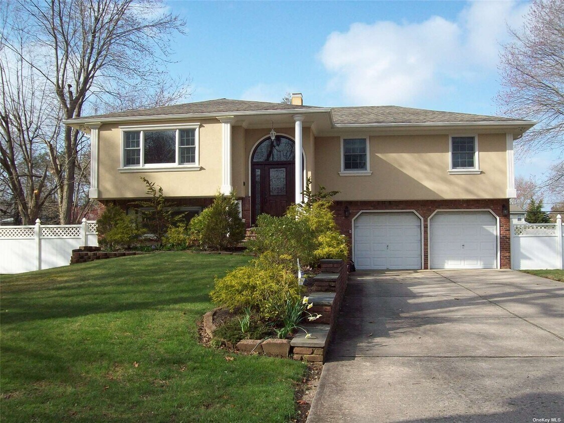 115 E Rogues Path, Huntington Station, NY 11746 House Rental in