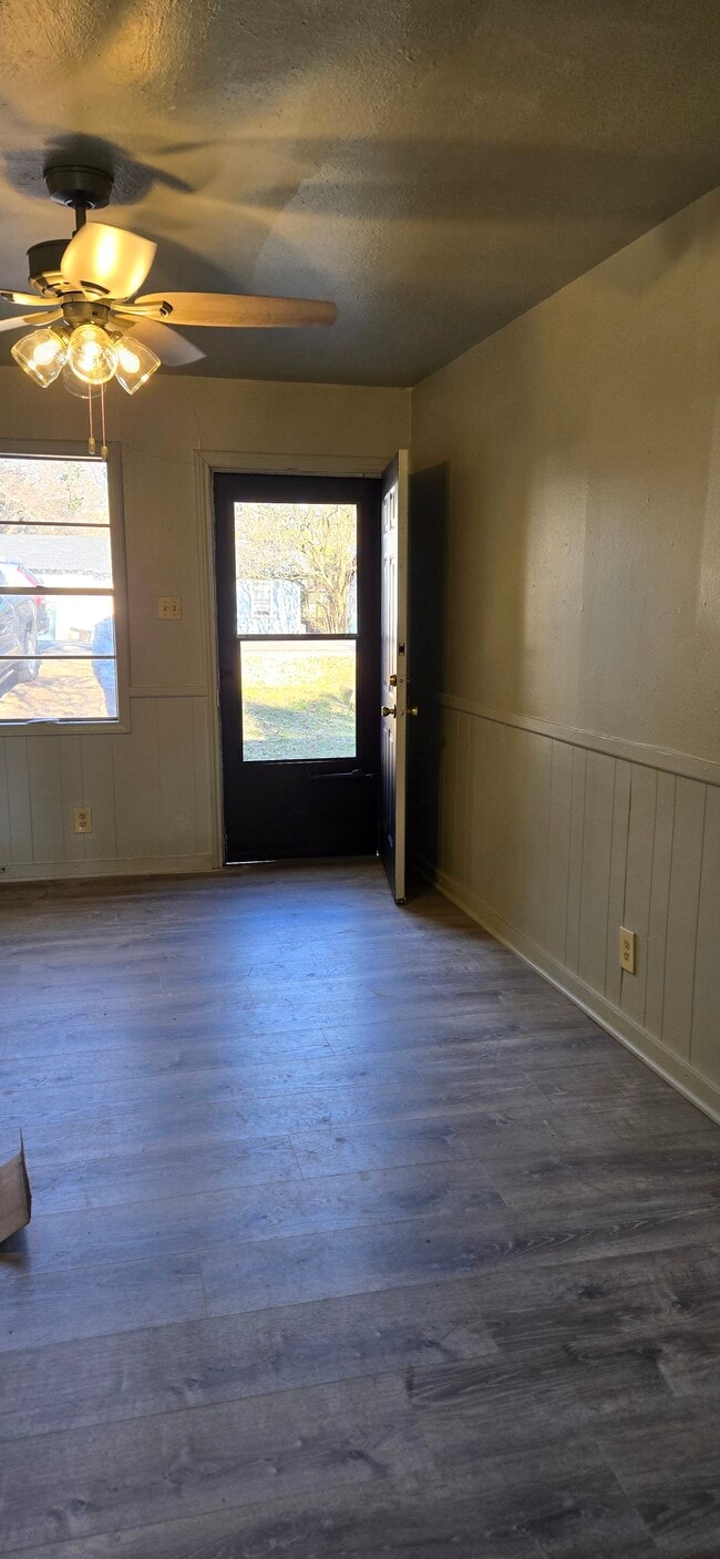 Building Photo - 1610 S 10th St