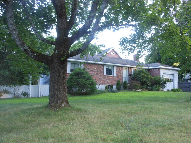 Building Photo - 14 Lyman Rd