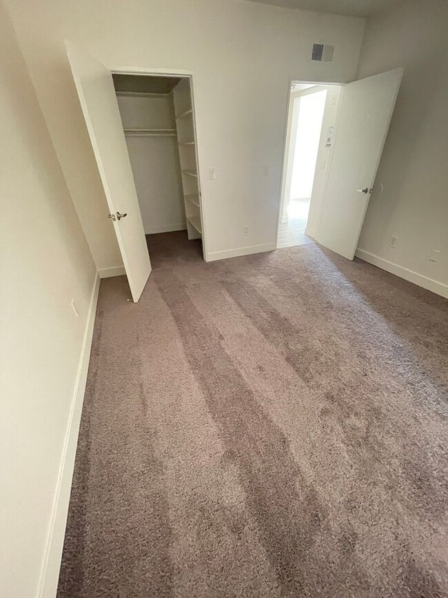 Interior Photo - 6545 Hazeltine Ave. Van Nuys, CA. 91401