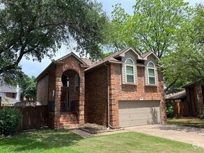 Building Photo - 638 St Andrews Pl