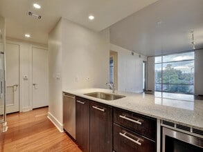 Building Photo - 210 Lee Barton Dr
