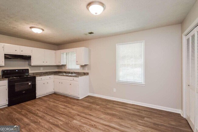 Building Photo - 6175 Green Acres Dr SW
