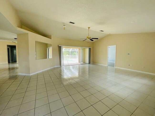 Foto del edificio - **DEEP CREEK, 3/2/2 POOL HOME**