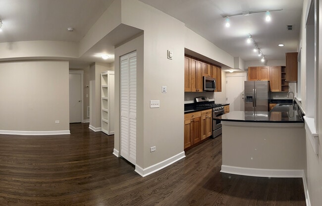 Building Photo - 2535 Prairie Ave