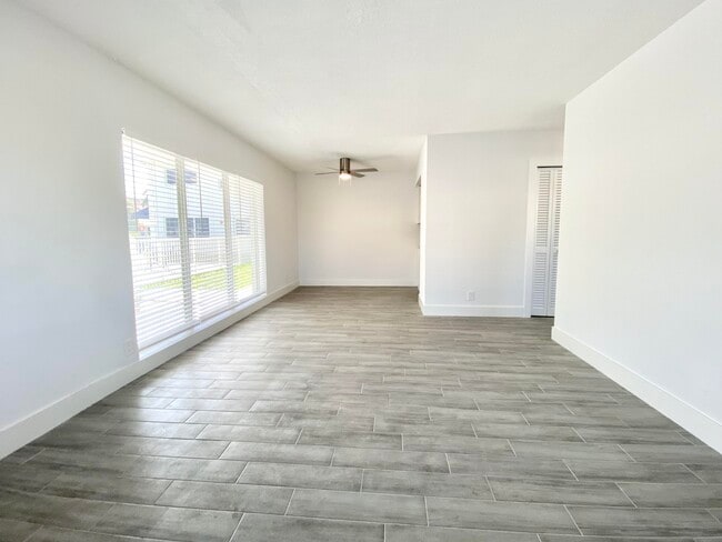 Building Photo - 4901 NE 26th Ave