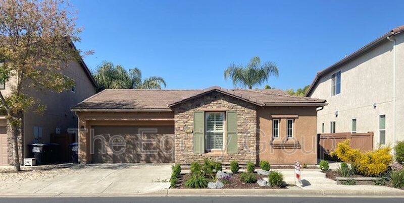 Primary Photo - 5204 W Arezzo Ave