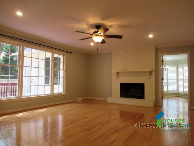 Foto del edificio - 230 W Silverleaf St.
