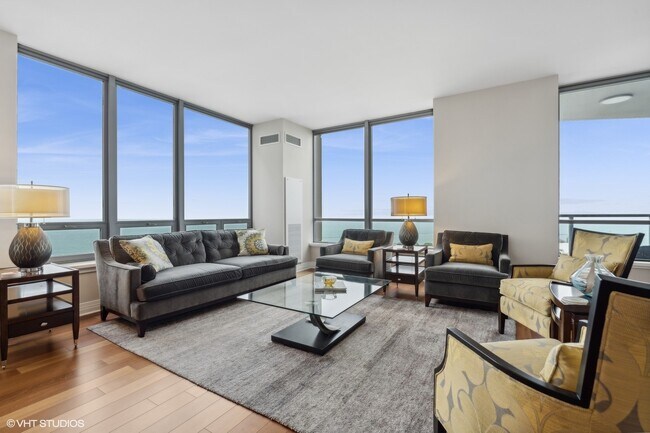Foto del edificio - 600 N Lake Shore Dr