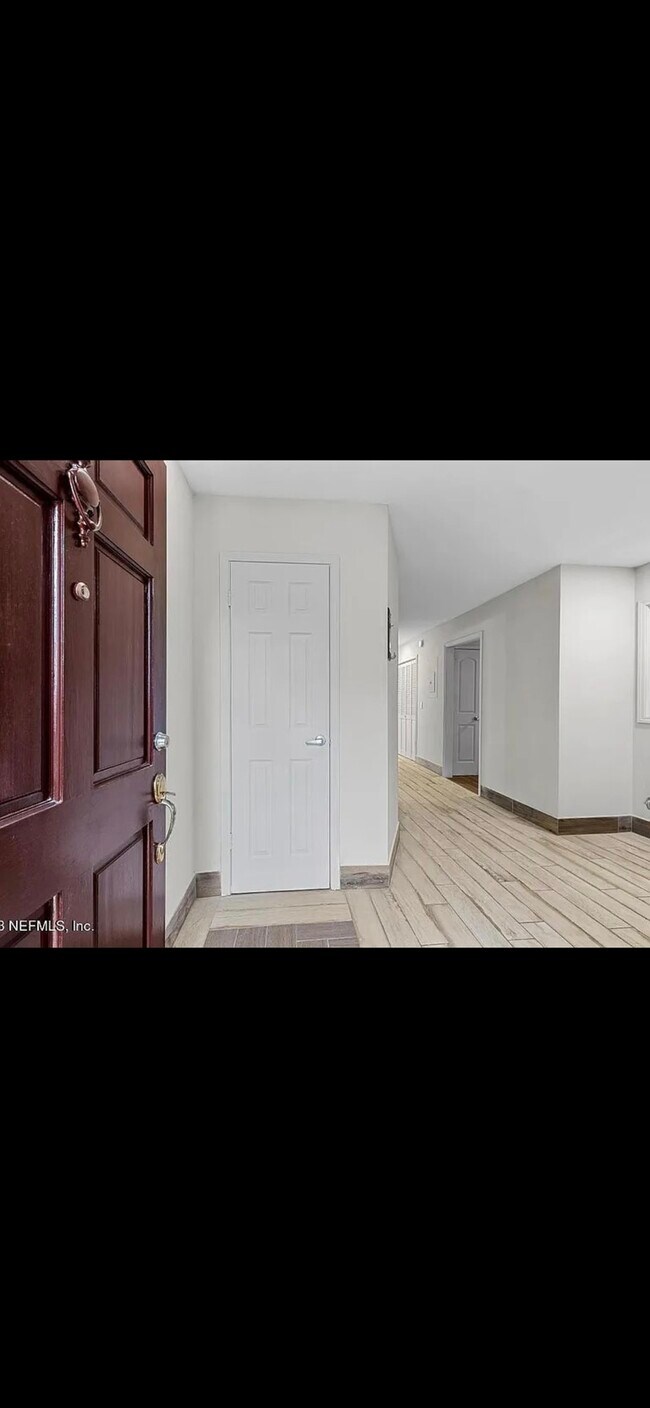 Foyer - 10961 Peppermill Ln