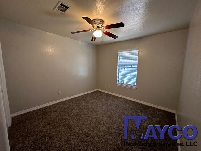 Foto del edificio - 2 bedroom duplex unit at Grand Oaks Apartments!