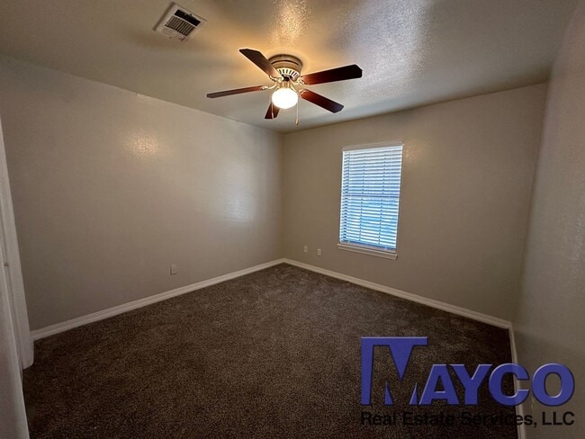 Building Photo - 2 bedroom duplex unit at Grand Oaks Apartments!