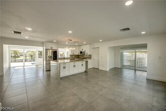 Building Photo - 4312 S Pacific Cir