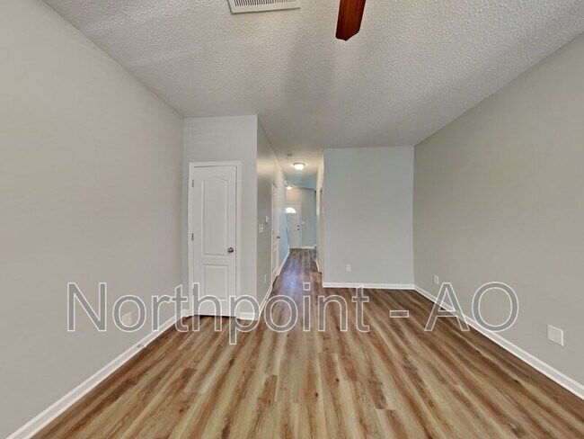 Building Photo - 8629 Thomas Rd
