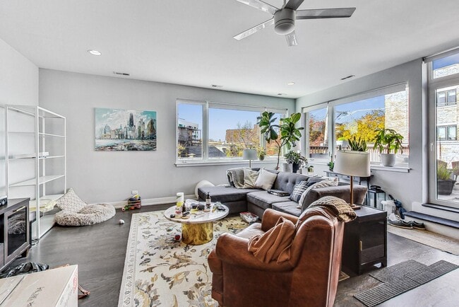 Foto del edificio - 3620 W Irving Park Rd