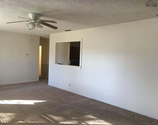 Foto del edificio - 1438 Harris Ln
