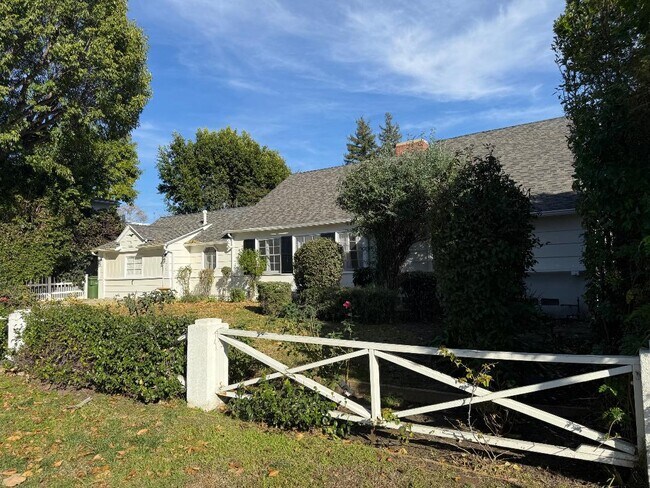 Vista lateral - 4448 Carpenter Ave