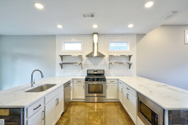 Building Photo - 219 Gentry Ave