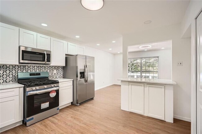 Foto del edificio - 4201 Regal Ridge Rd