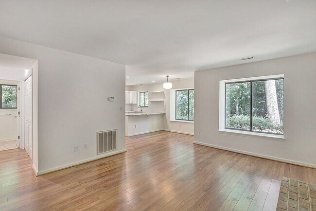 Foto del edificio - 230 Homestead Ln