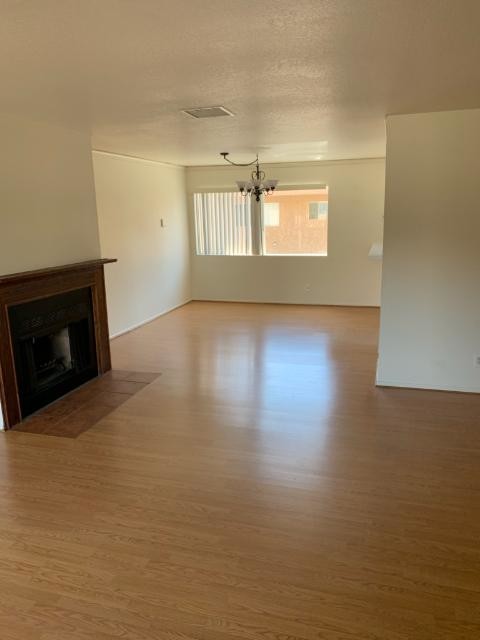 Foto principal - 675 County Square Dr