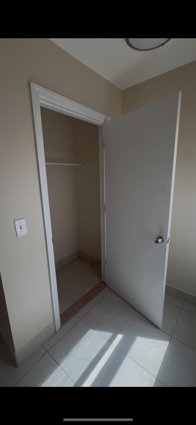 Foto del edificio - 250 Hancock Ave