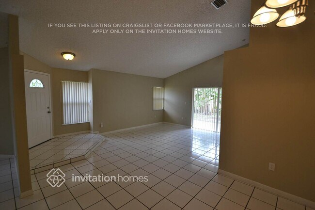Building Photo - 9900 SW 59th Ct