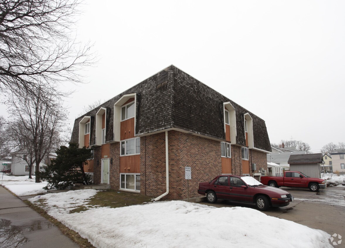 Primary Photo - 1300 S 13th St
