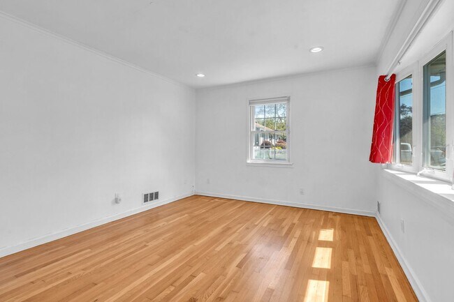 Building Photo - 253 Fairmount Ave