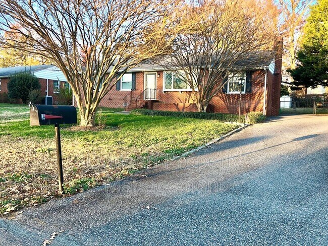 Building Photo - 9322 Overhill Rd