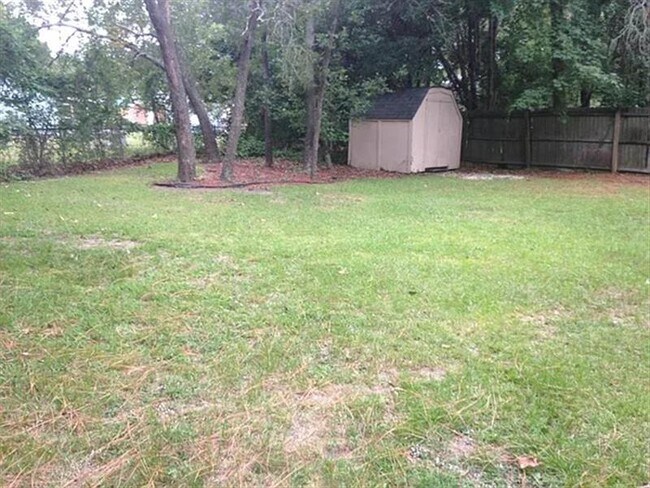 Building Photo - 749 Mosswood Ln