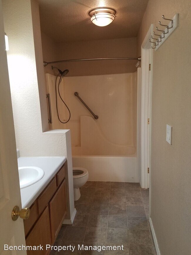 Building Photo - 4 br, 2 bath House - 303 Pearl Drive